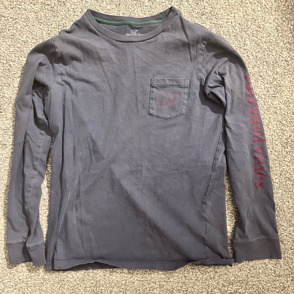 Vineyard vines boys long sleeved t-shirt with logo